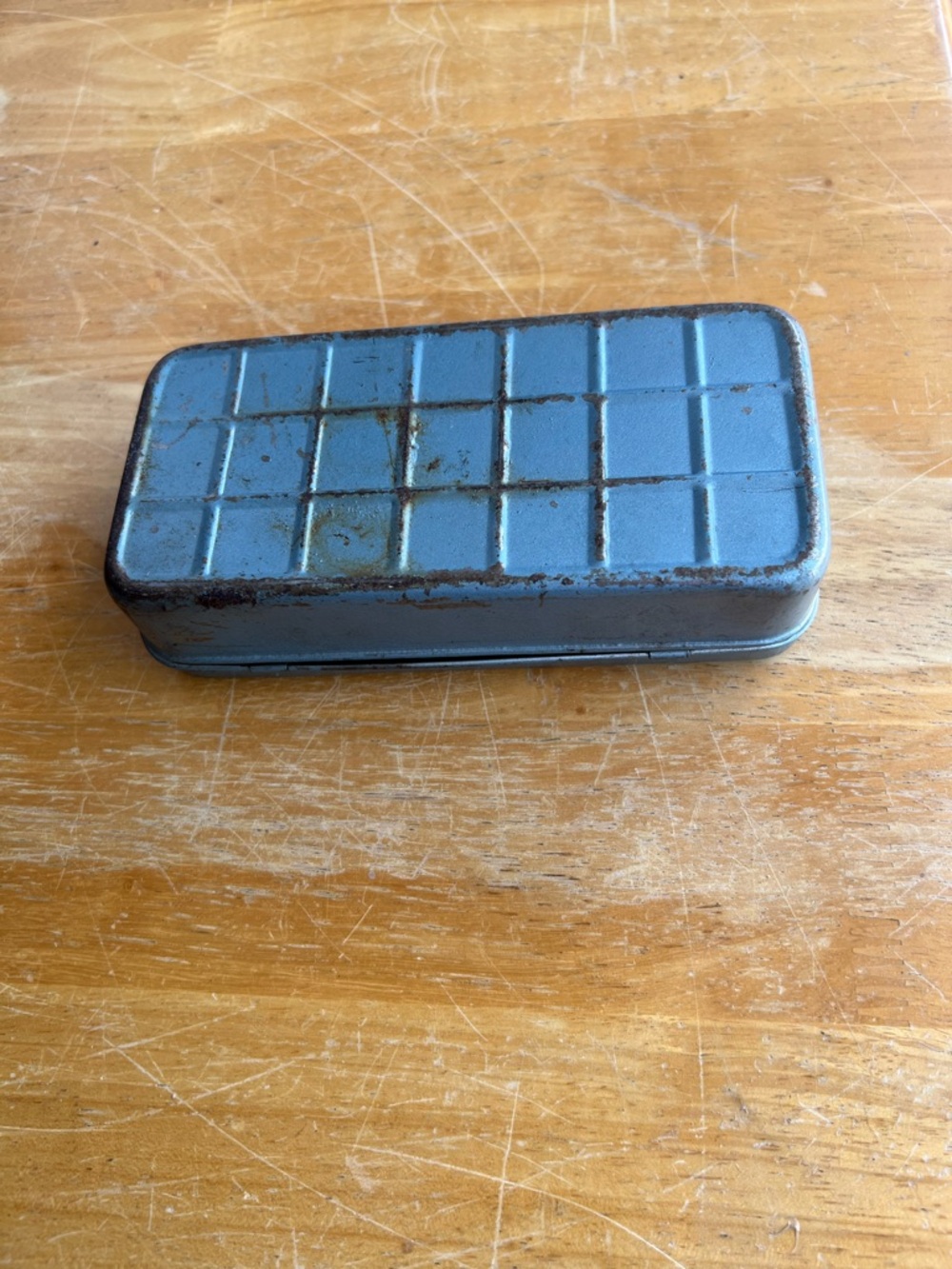 Vintage Silver Sewing Machine Accessories Tin Collectible - Picture 5 of 15
